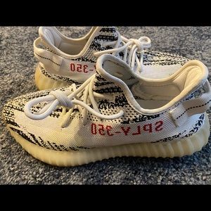Yeezy’s Zebra Size 9.5